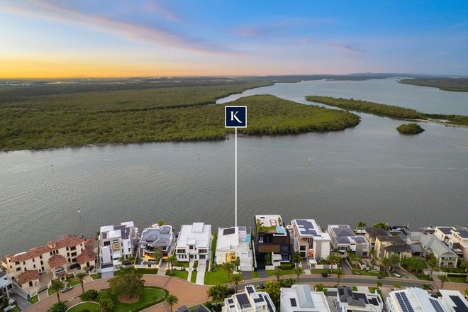 Picture of 39 Knightsbridge Parade West, SOVEREIGN ISLANDS QLD 4216