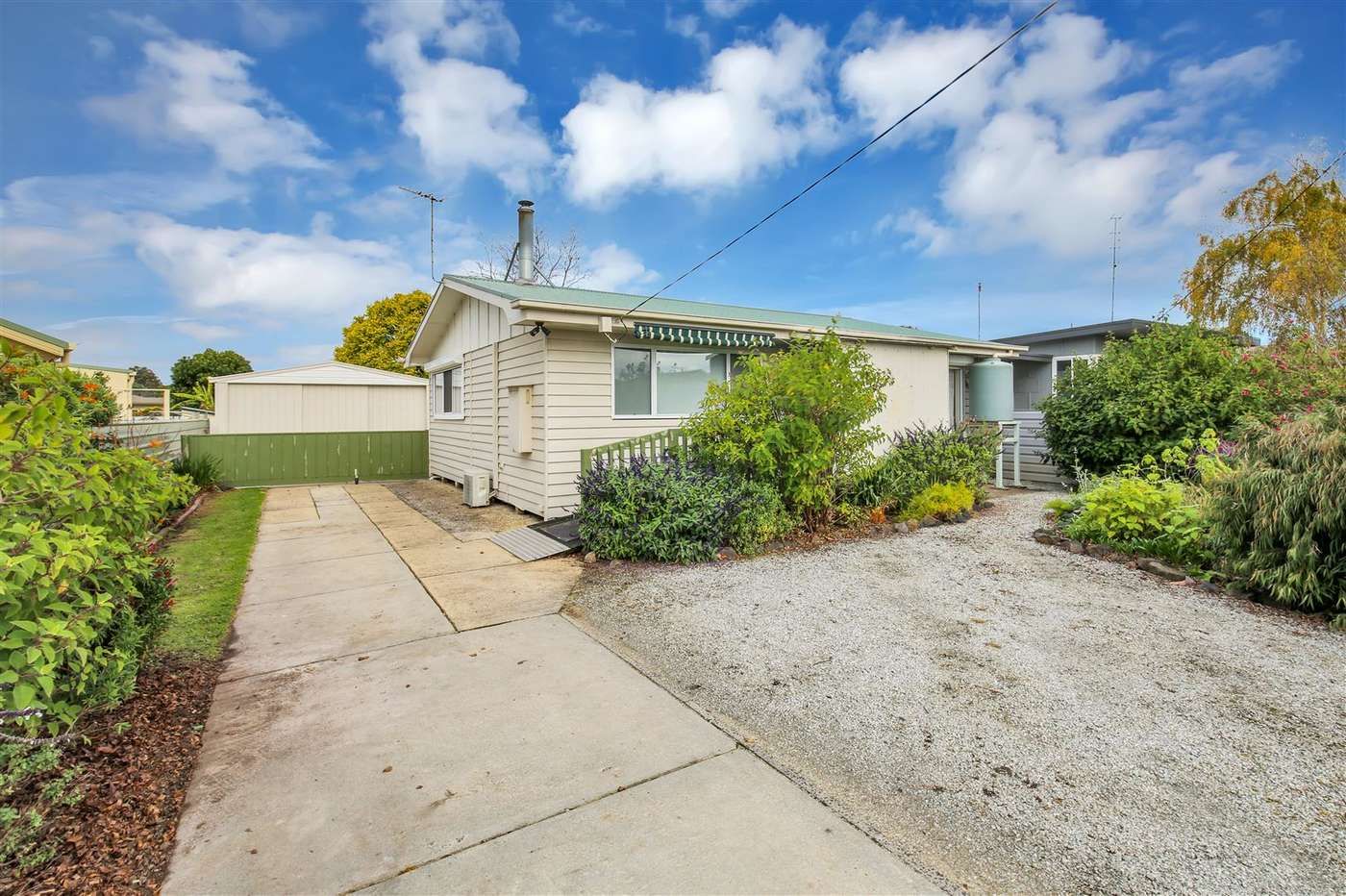 2 bedrooms House in 10 TREASE STREET LEONGATHA VIC, 3953