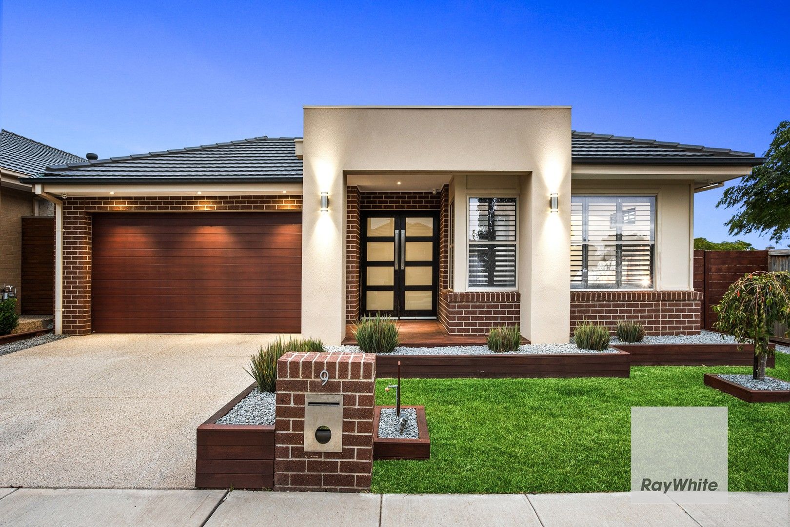 3 bedrooms House in 9 Springlands Crescent FRASER RISE VIC, 3336