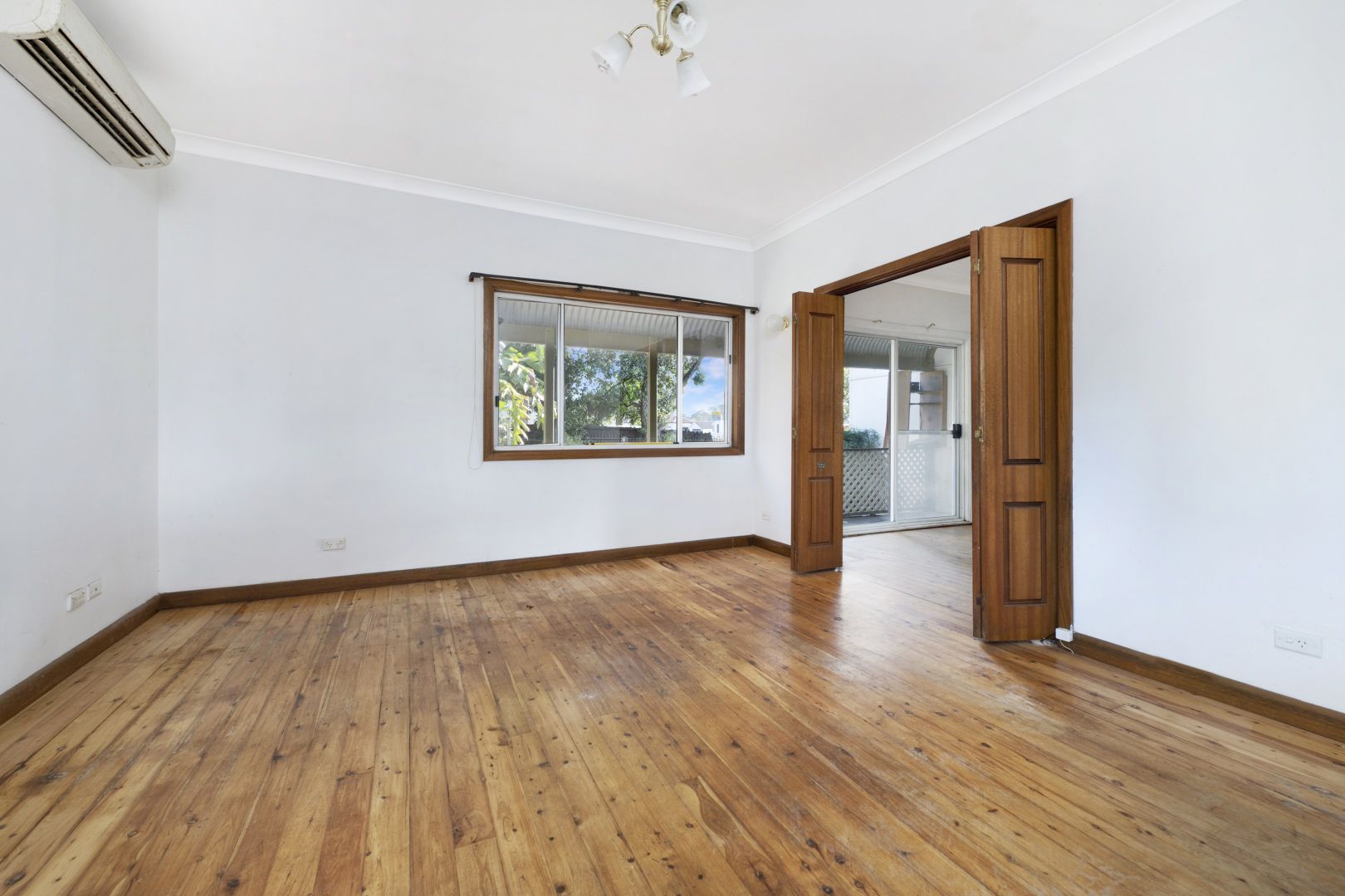 21 Carter Street, Seven Hills NSW 2147, Image 2