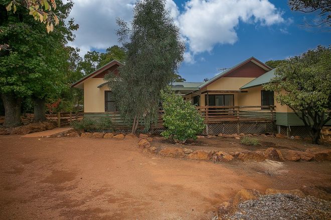 Picture of 10 Birtwistle Place, ROLEYSTONE WA 6111