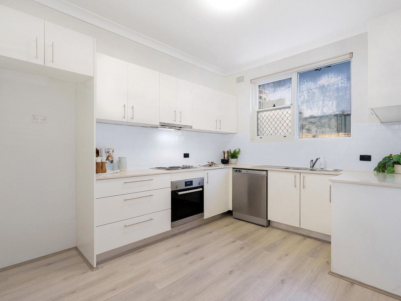 2 bedrooms Apartment / Unit / Flat in 8/2 President Avenue KOGARAH NSW, 2217