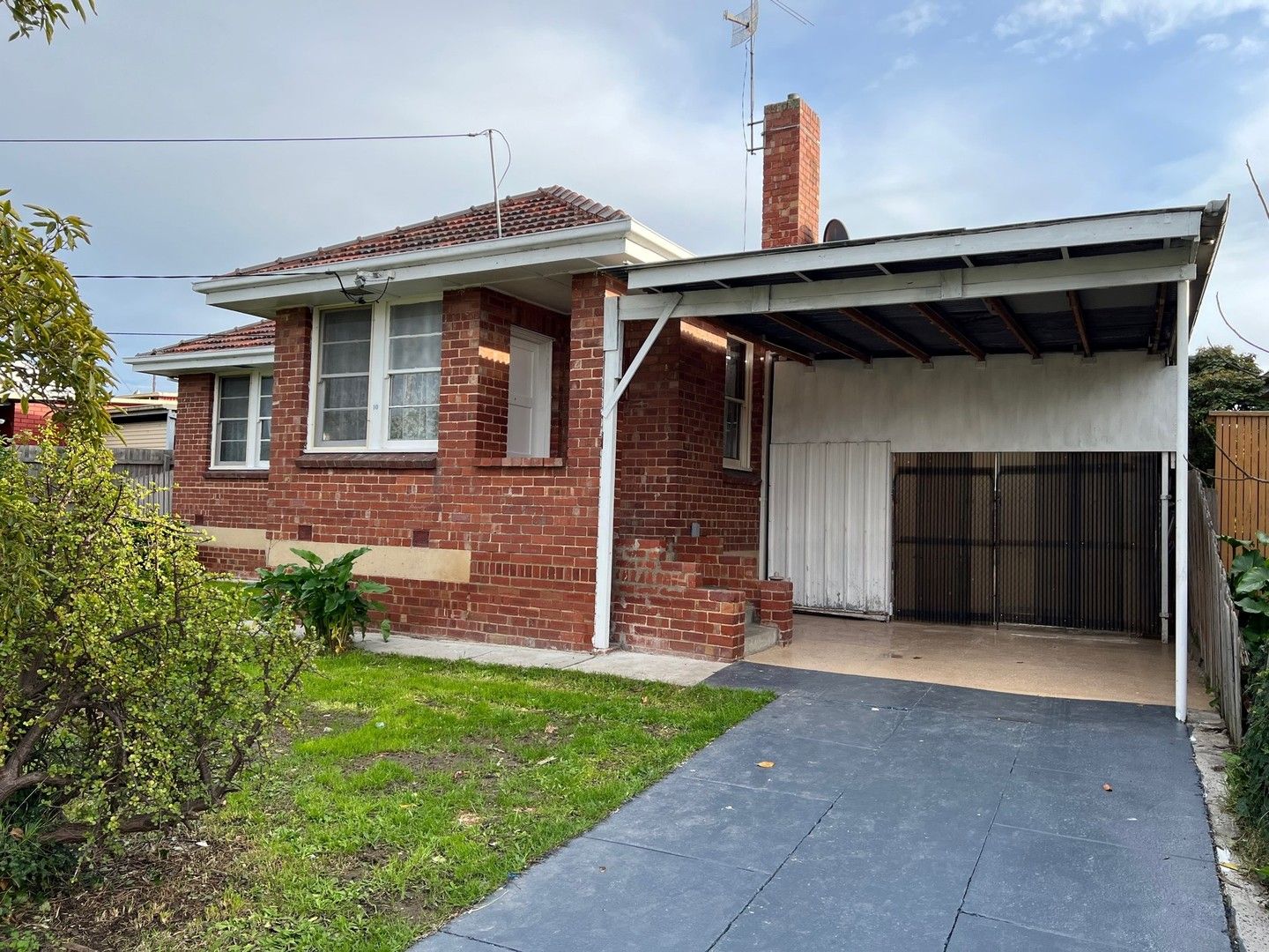 4 bedrooms House in 10 Coleman Crescent RESERVOIR VIC, 3073