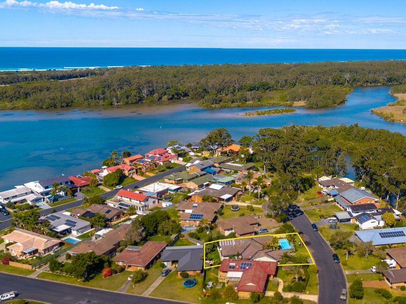 4 David Watt Close, Sawtell NSW 2452, Image 0