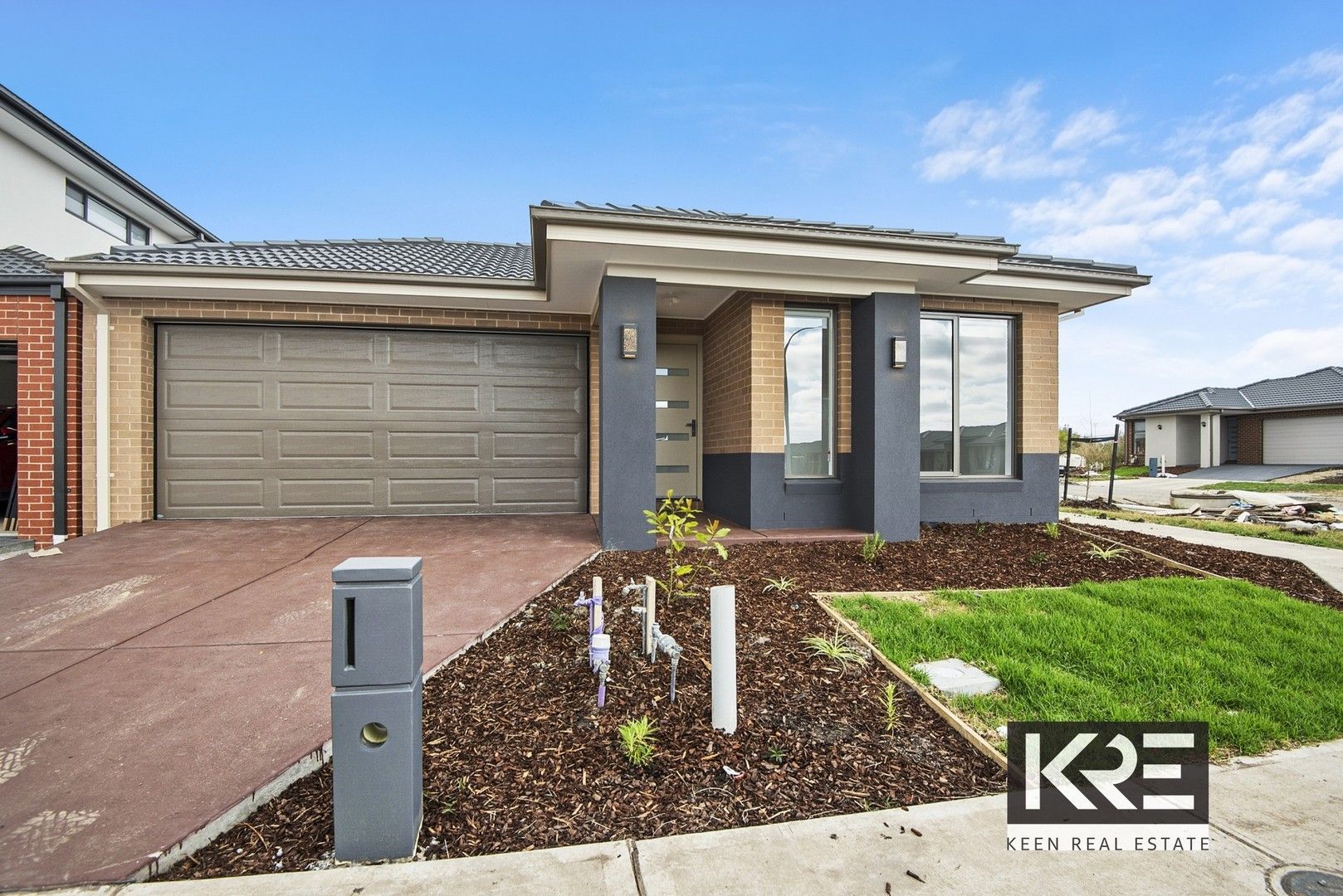 4 bedrooms House in 2 Ironstone Street CRANBOURNE EAST VIC, 3977