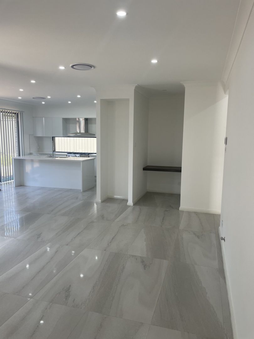19 Mulvihill Crescent, Denham Court NSW 2565 House For Rent 750