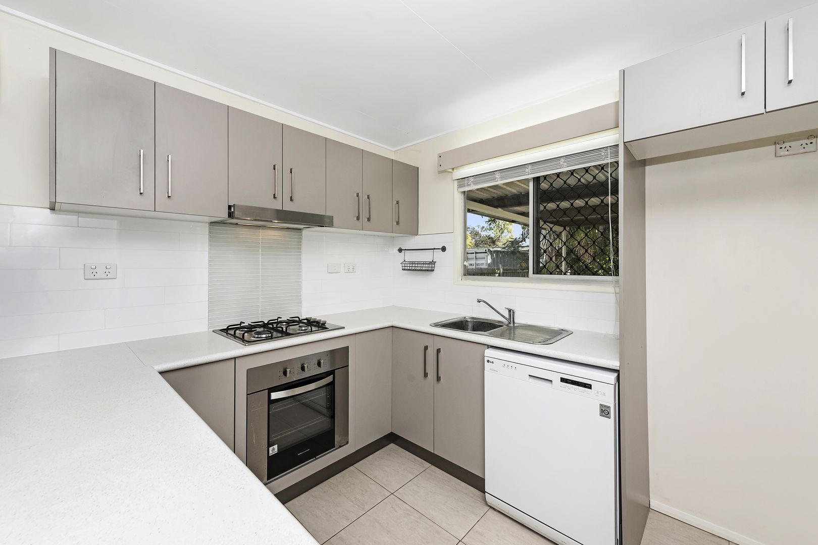 1639 Riverway Drive, Kelso QLD 4815, Image 2