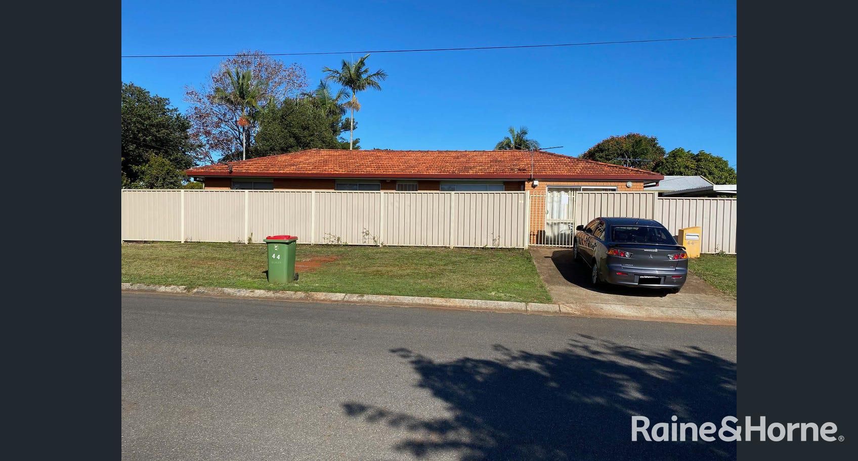 4 bedrooms House in 44 Peel Street REDLAND BAY QLD, 4165