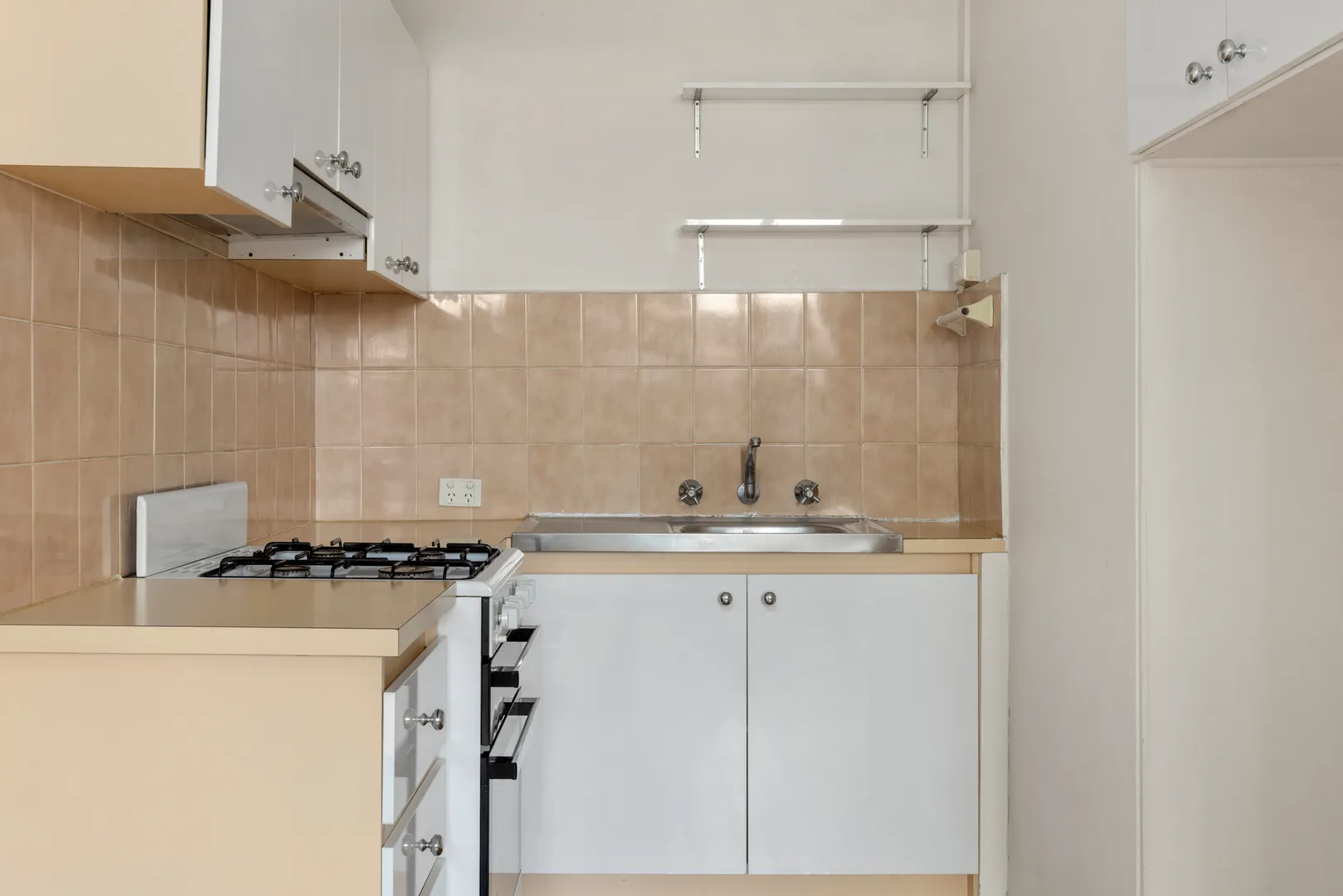 Light-filled Living in a Prime Balaclava Position - Radharc 3