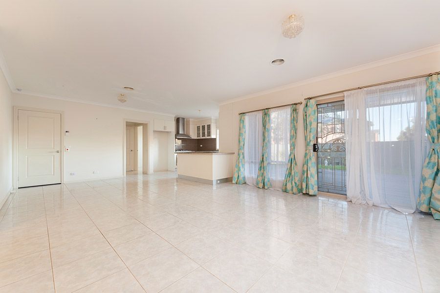 16 Northumberland Circuit, Craigieburn VIC 3064, Image 2