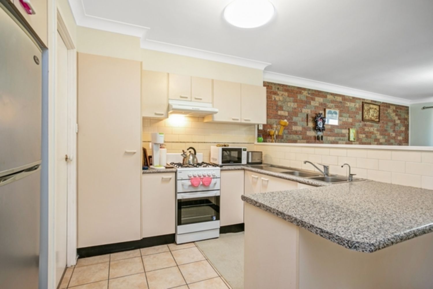 2/92 Brigantine Street, Rutherford NSW 2320, Image 2