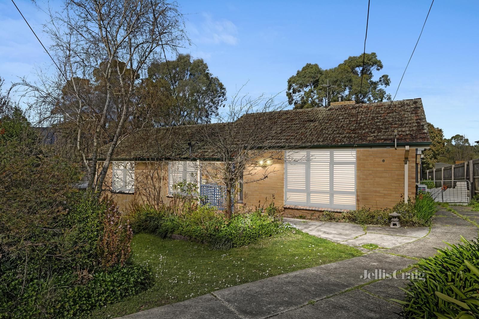 3 bedrooms House in 24 Masefield Avenue MOOROOLBARK VIC, 3138