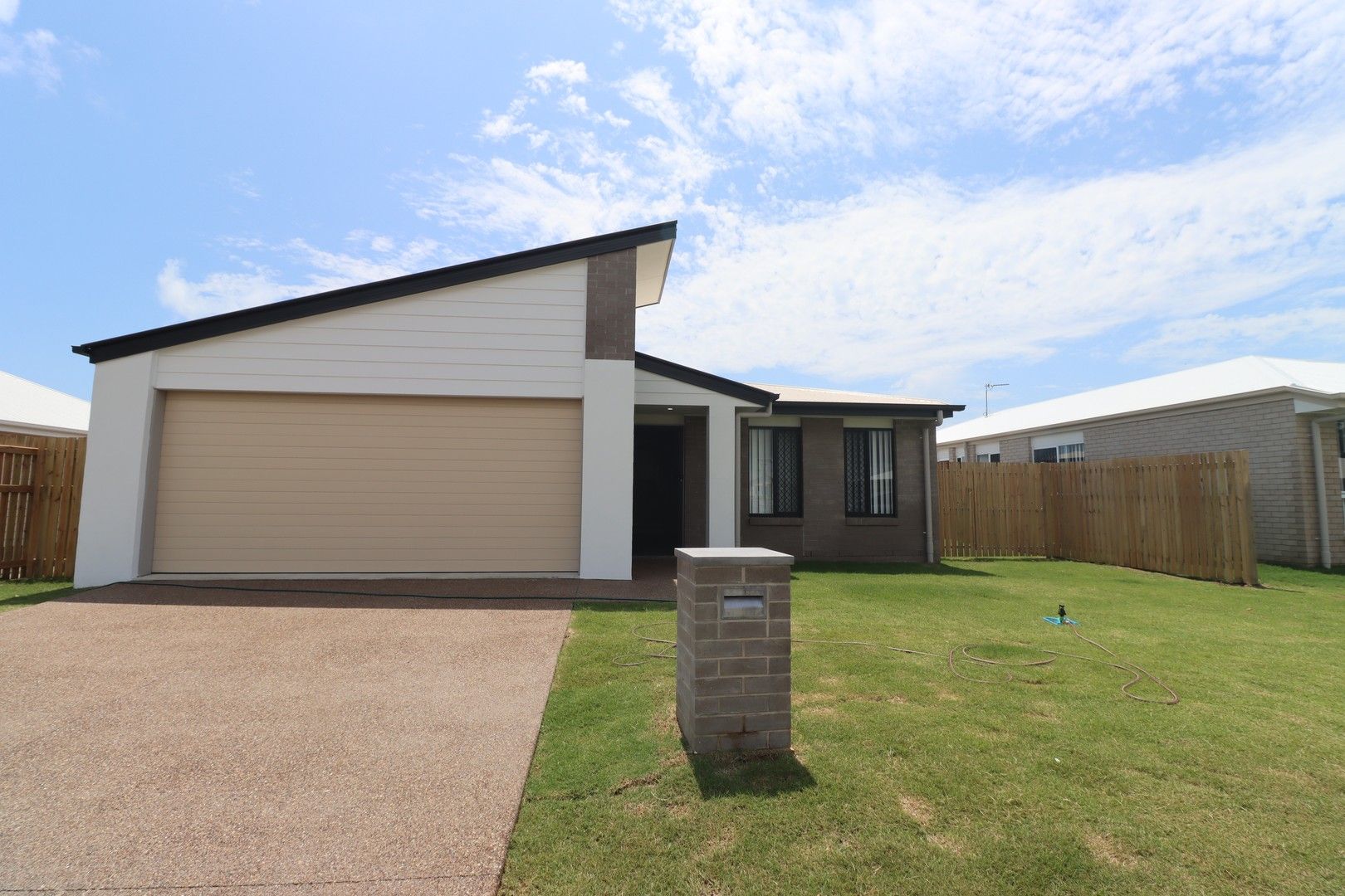 4 bedrooms House in 30 Cherry Venture Dr ELI WATERS QLD, 4655