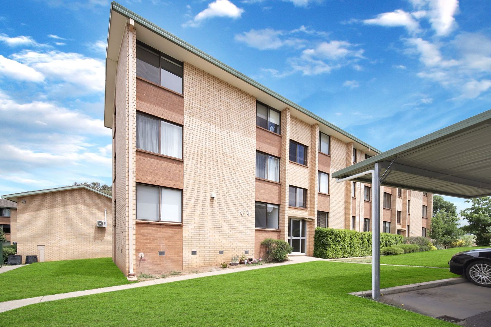 1/4 Walsh Place, Curtin ACT 2605
