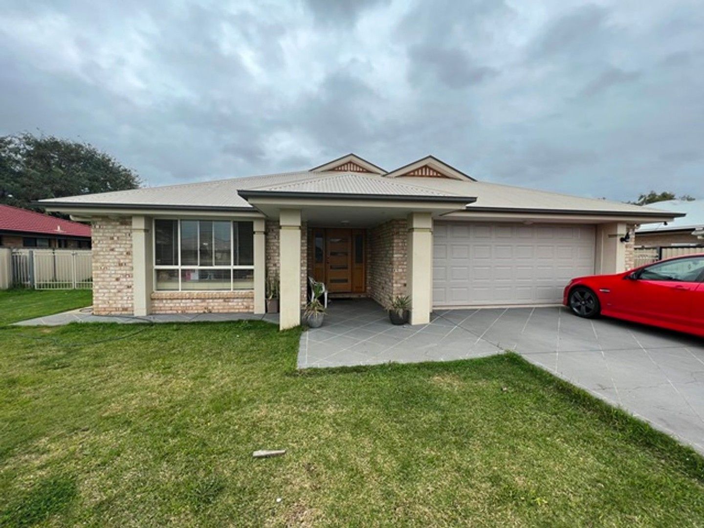 4 bedrooms House in 12 Back Avenue CHINCHILLA QLD, 4413