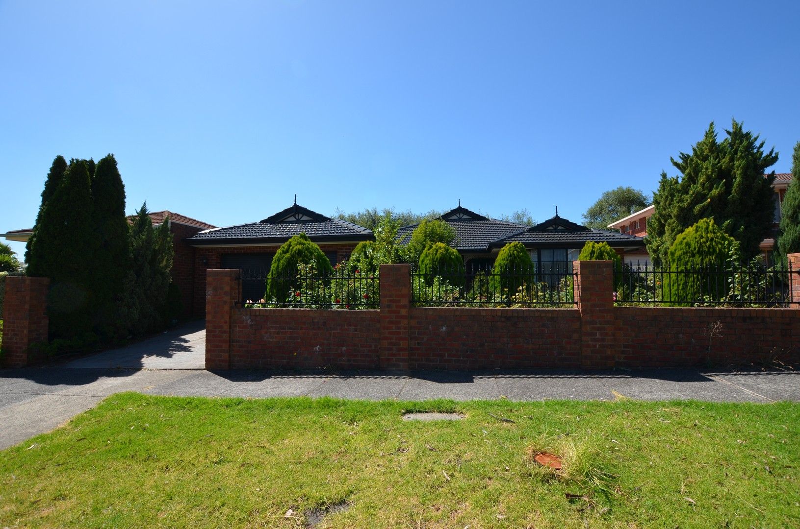 4 bedrooms House in 20 Ester Drive MILL PARK VIC, 3082