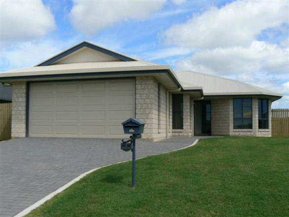 2 Mcintyre Court, Urraween QLD 4655