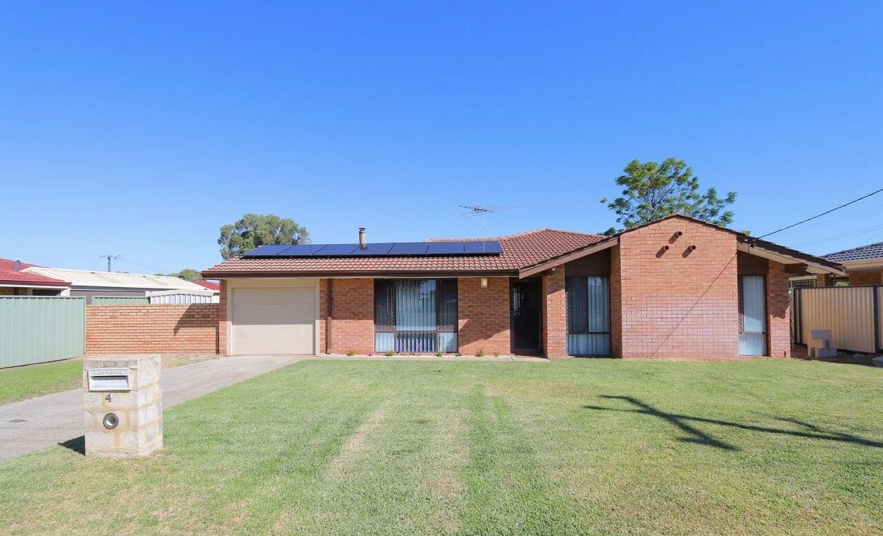 3 bedrooms House in 4 Lakemba Way WAIKIKI WA, 6169