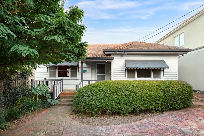 3 bedrooms Apartment / Unit / Flat in 1/5 Bennett Street BURWOOD VIC, 3125