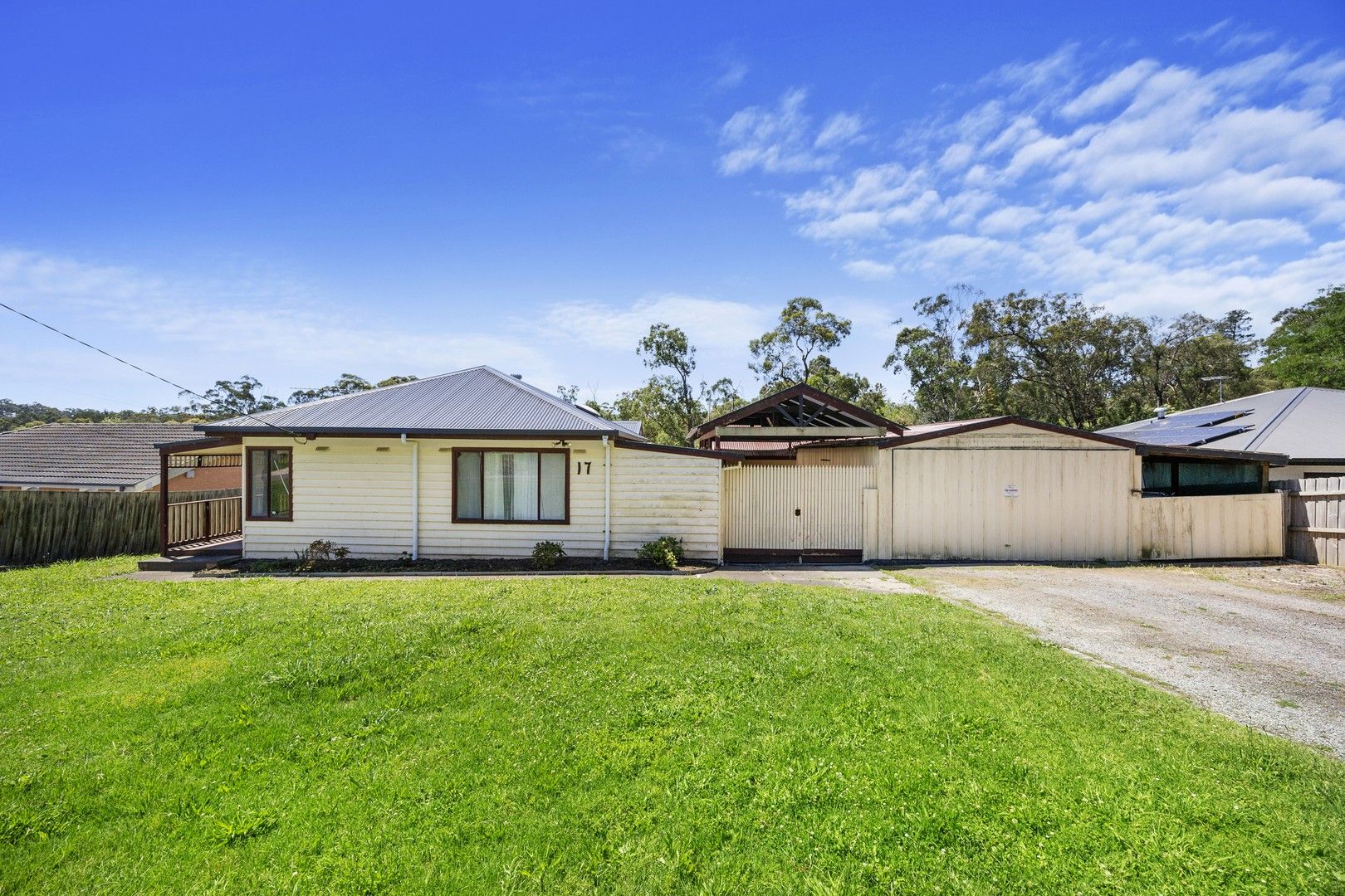 4 bedrooms House in 17 Old Warburton Road SEVILLE VIC, 3139