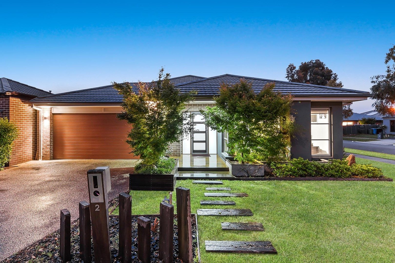 2 Clarence Place, Cranbourne East VIC 3977 Domain