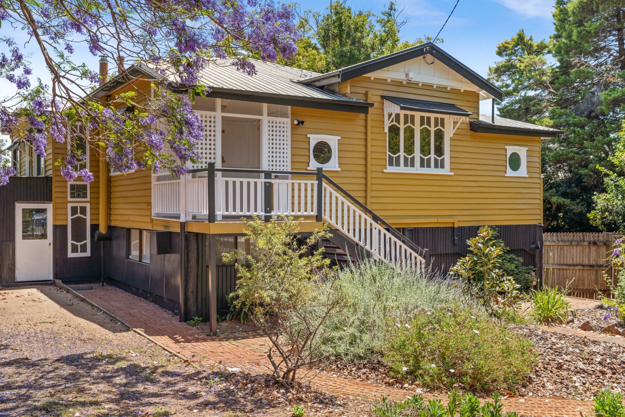 3 bedrooms House in 5 Gladstone Street NEWTOWN QLD, 4350