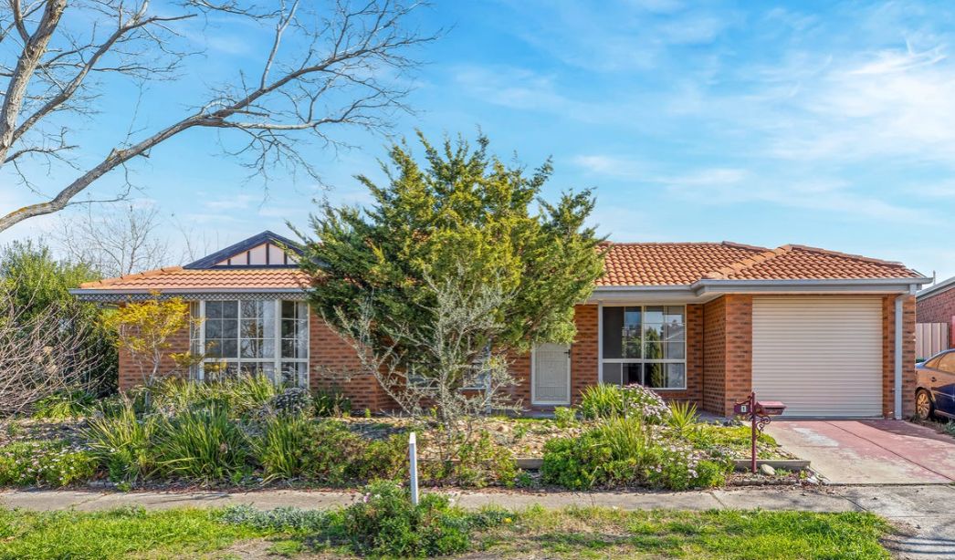 3 bedrooms House in 1 Strickland Crescent BURNSIDE VIC, 3023