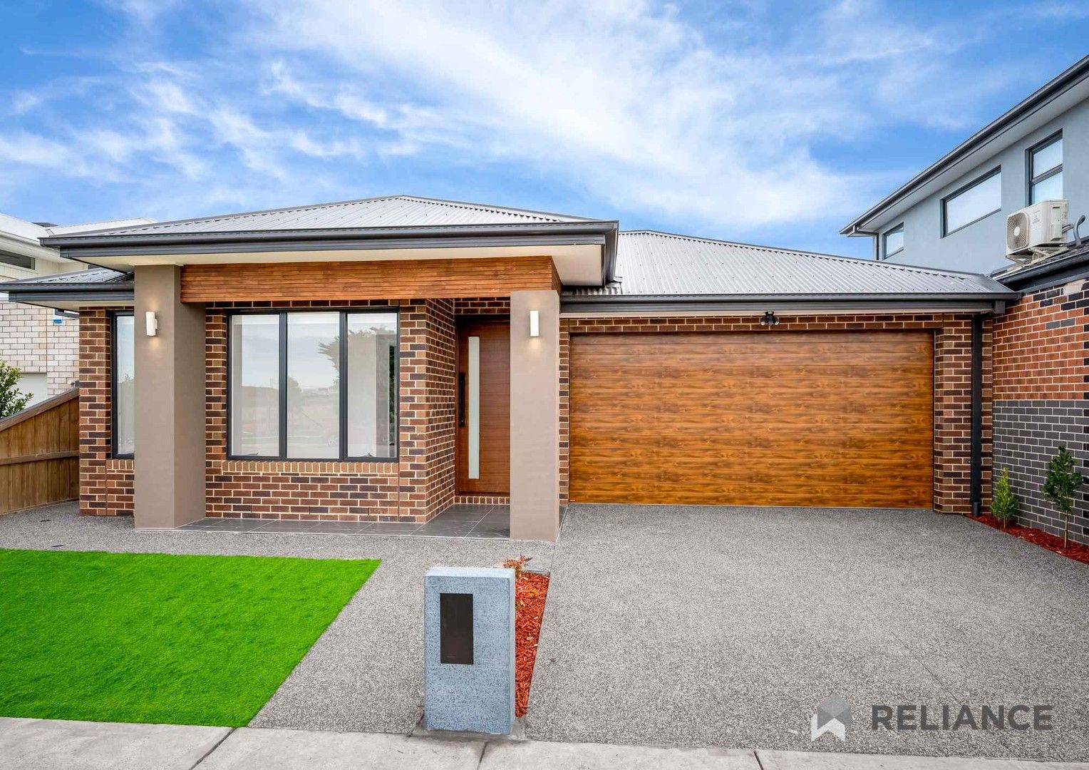 4 bedrooms House in 34 Sirianni Boulevard FRASER RISE VIC, 3336