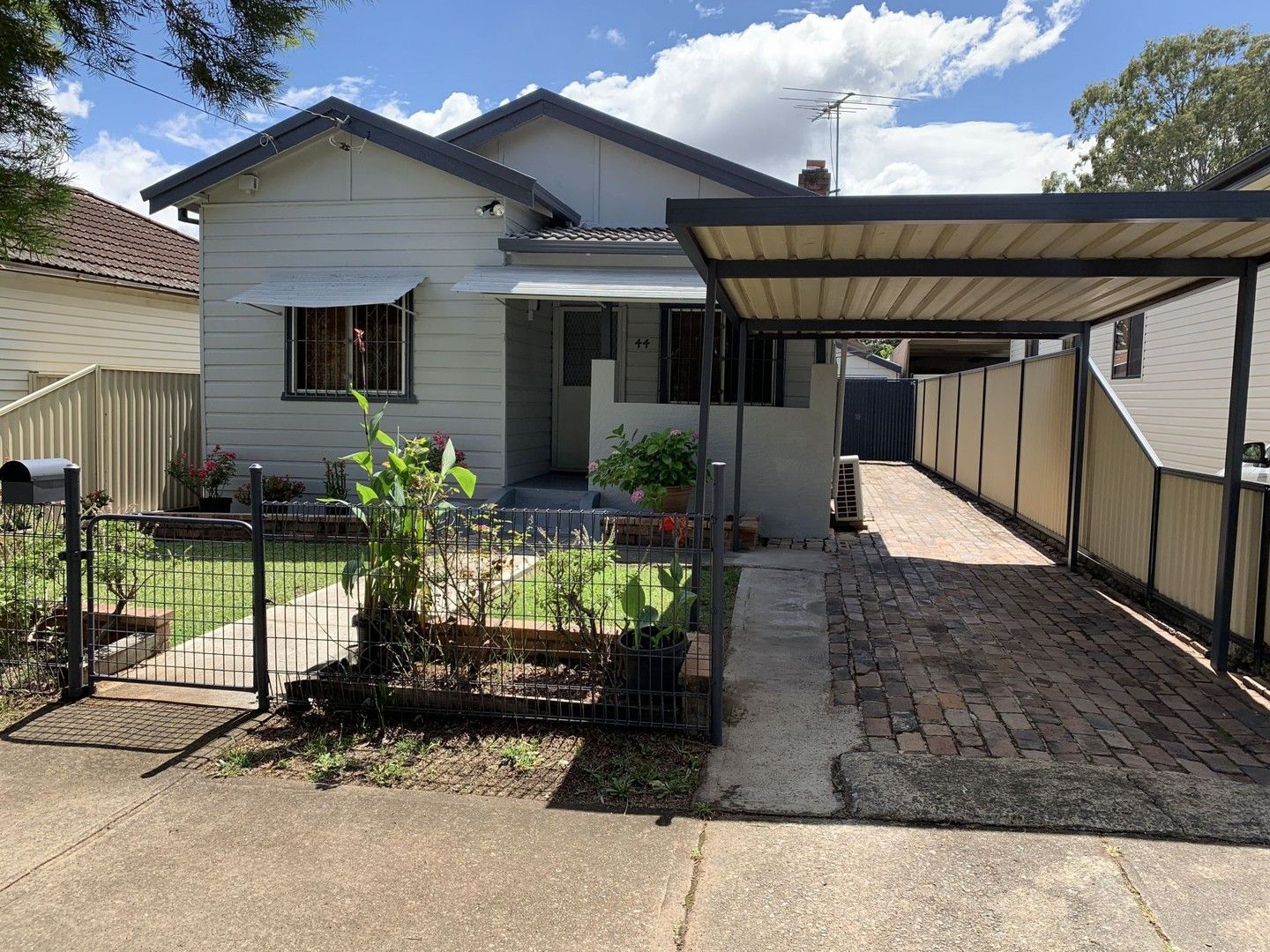 3 bedrooms House in 44 Robinson Street North WILEY PARK NSW, 2195