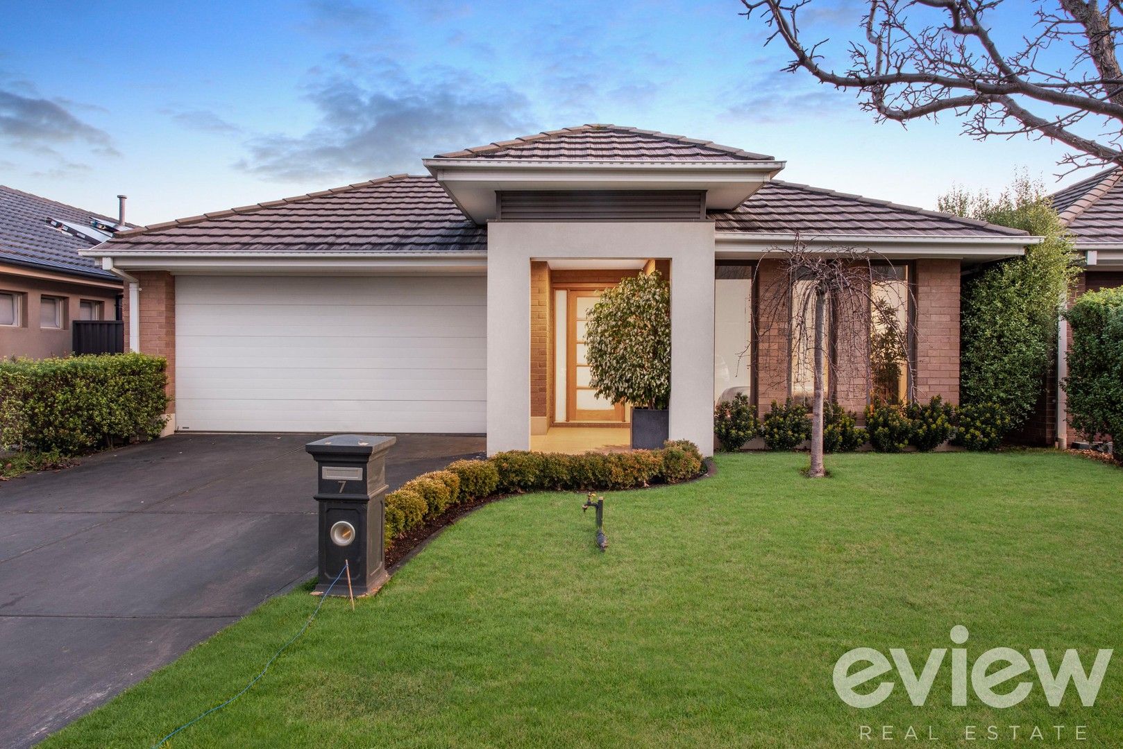 4 bedrooms House in 7 Lehmann Grove PAKENHAM VIC, 3810