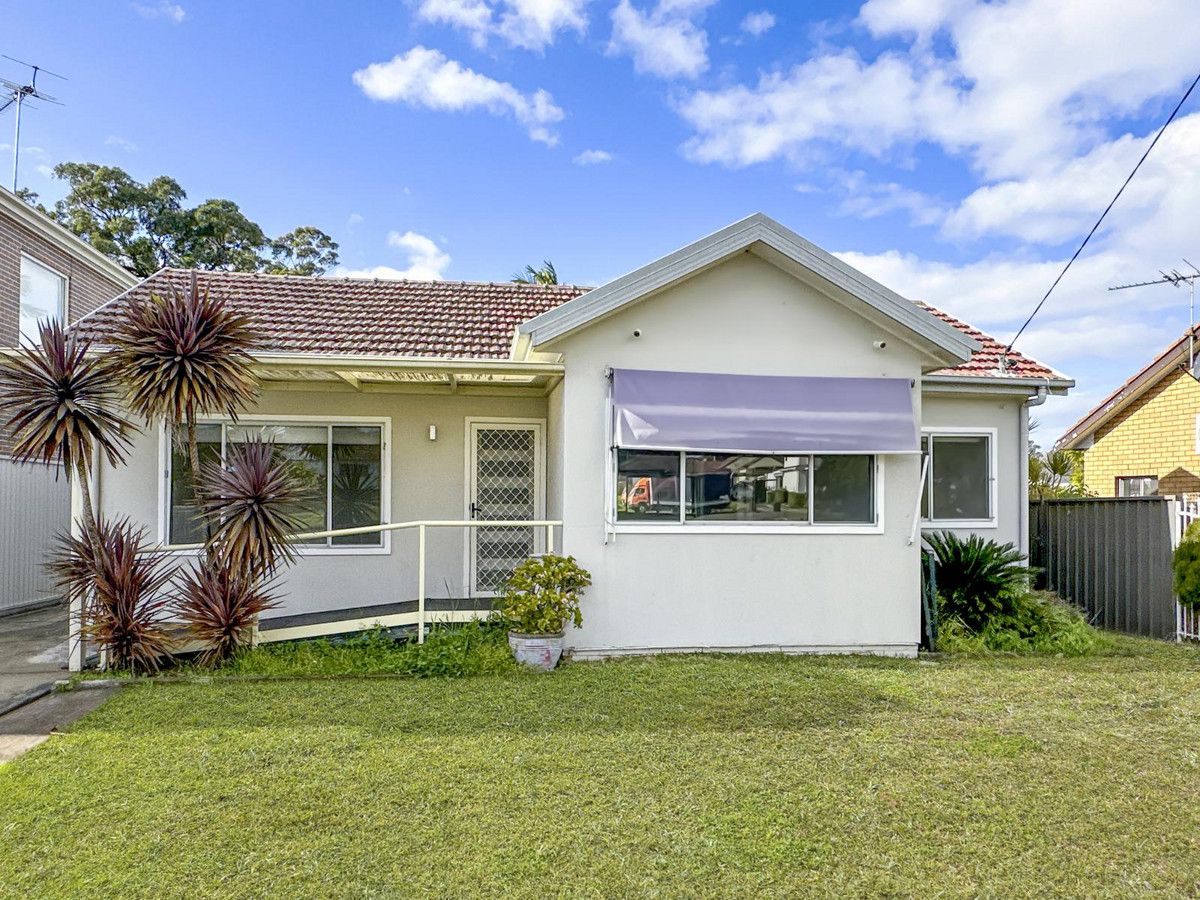 4 bedrooms House in 8 Roger Street MERRYLANDS NSW, 2160