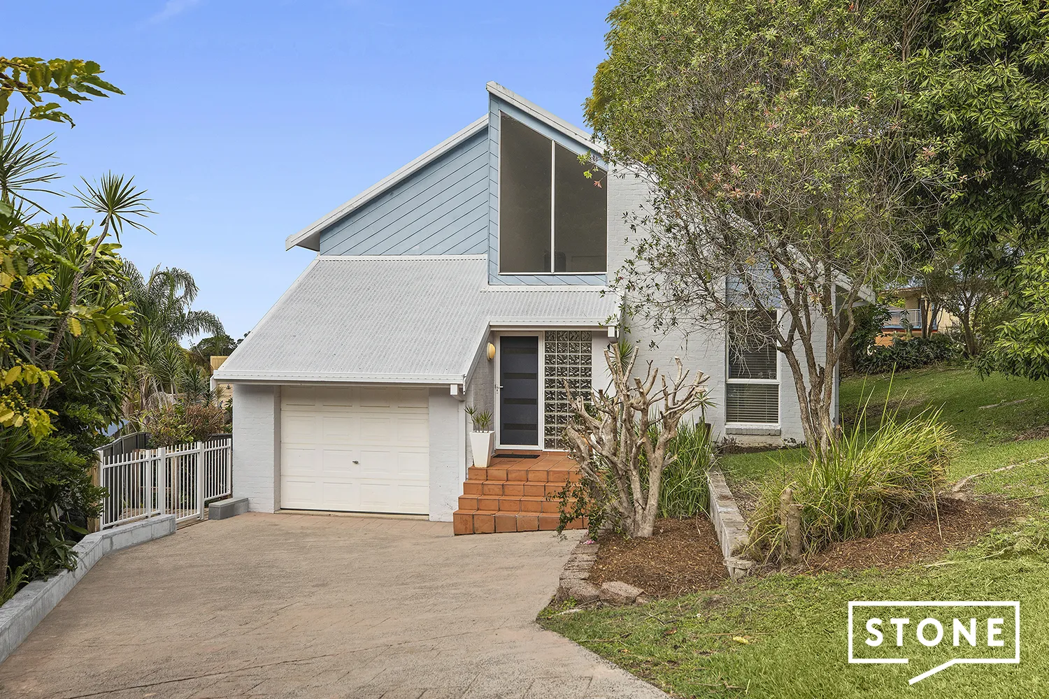 Spacious Townhouse with Elevated Northerly Outlook, Coffs Harbour