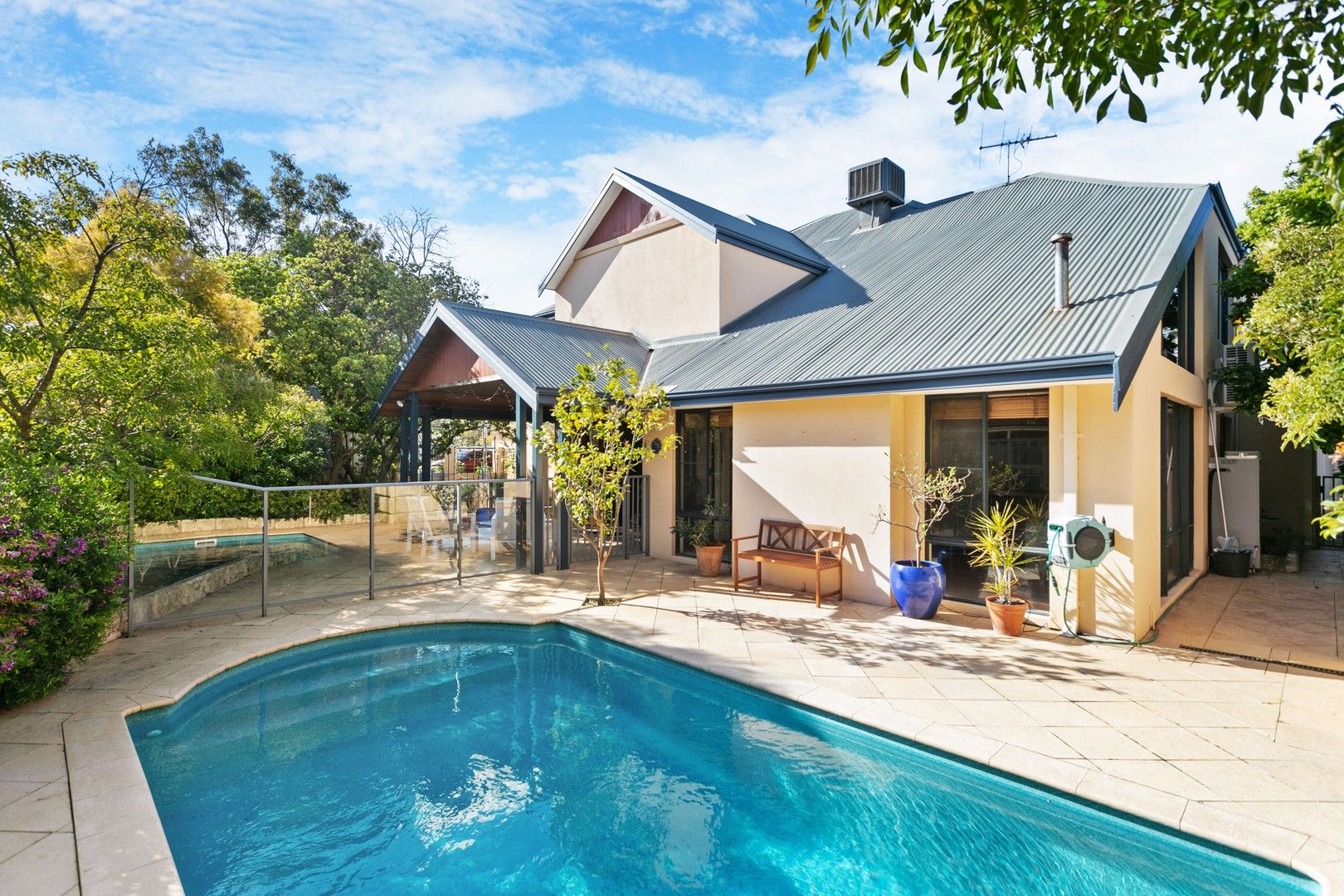 4 bedrooms House in 3 Aero Drive MAYLANDS WA, 6051