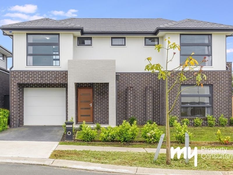 4 bedrooms House in 46 Seidler Parade ORAN PARK NSW, 2570