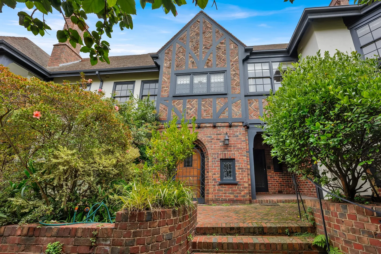 Unique English Toorak Apartment