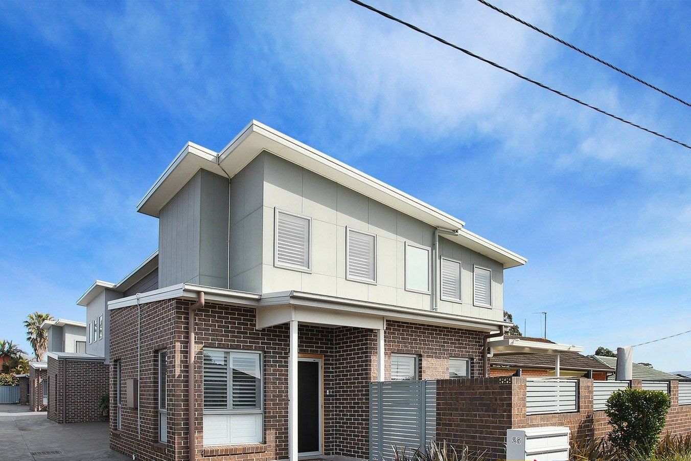 3 bedrooms Townhouse in 1/25 Devonshire Crescent OAK FLATS NSW, 2529
