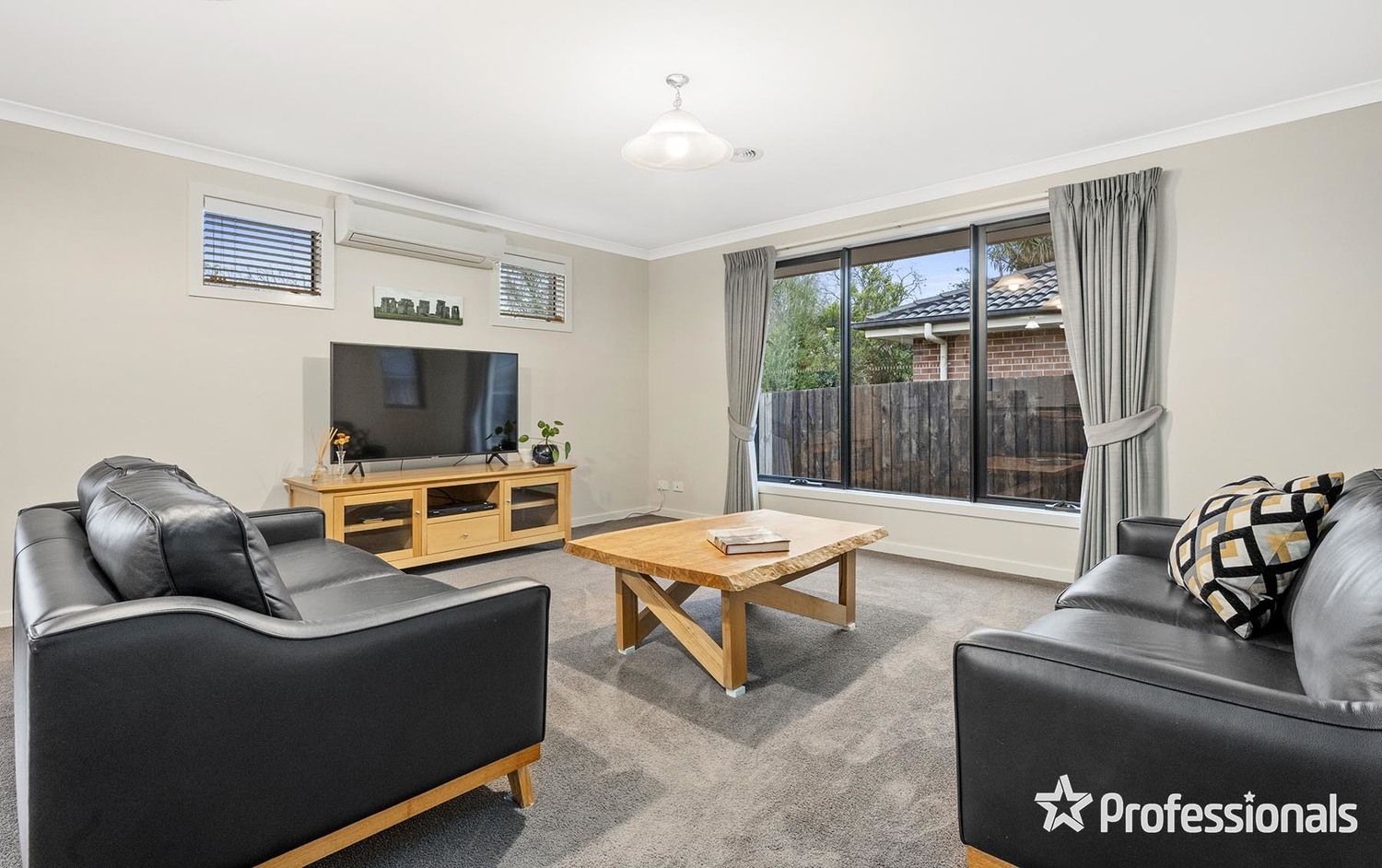 2/15 Hereford Road, Mount Evelyn VIC 3796, Image 1