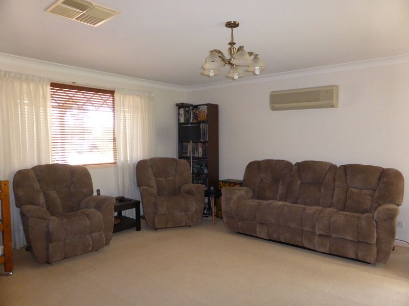 2 Glengowrie Close, Parkes NSW 2870, Image 2