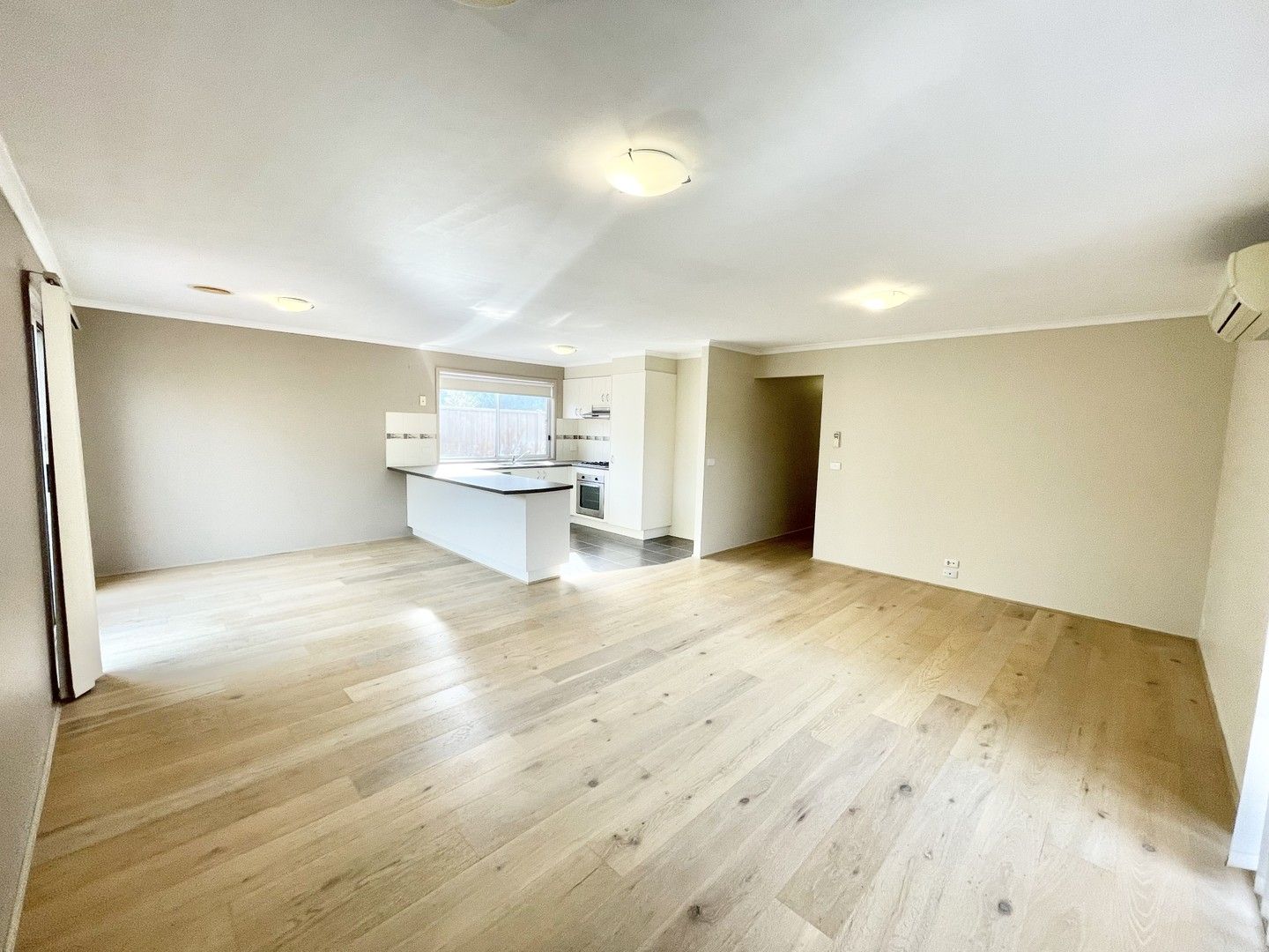3 bedrooms House in 17 Barringo Way CAROLINE SPRINGS VIC, 3023