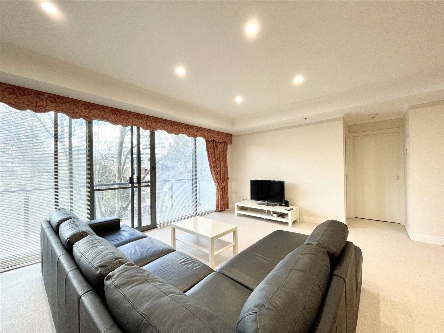 3 bedrooms Apartment / Unit / Flat in 32/283 Spring Street MELBOURNE VIC, 3000