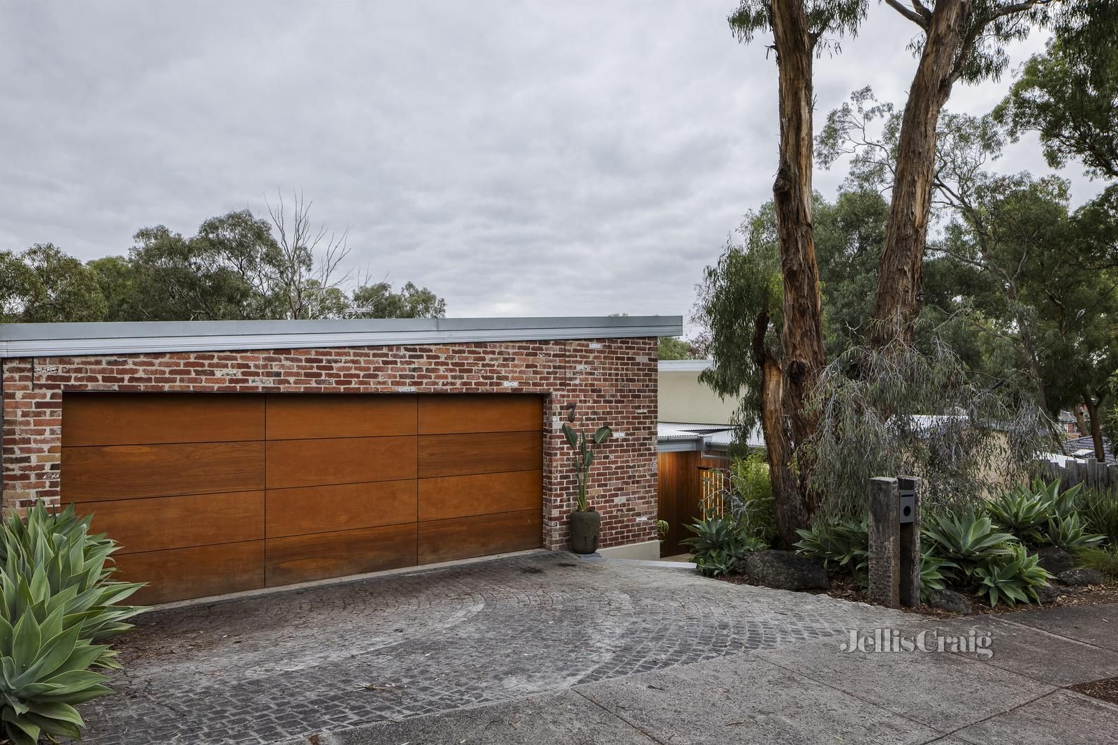 4 bedrooms House in 7 Beattie Street MONTMORENCY VIC, 3094