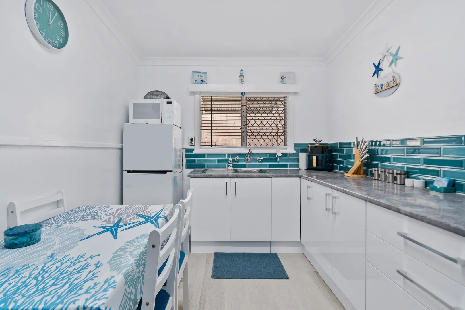 Very neat & tidy fully renovated beachside unit - walk to the beach. - View 6