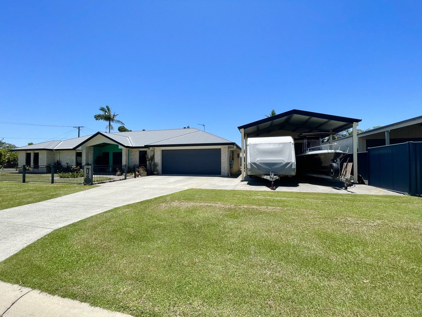 5 bedrooms House in 16 Pine Street JACOBS WELL QLD, 4208