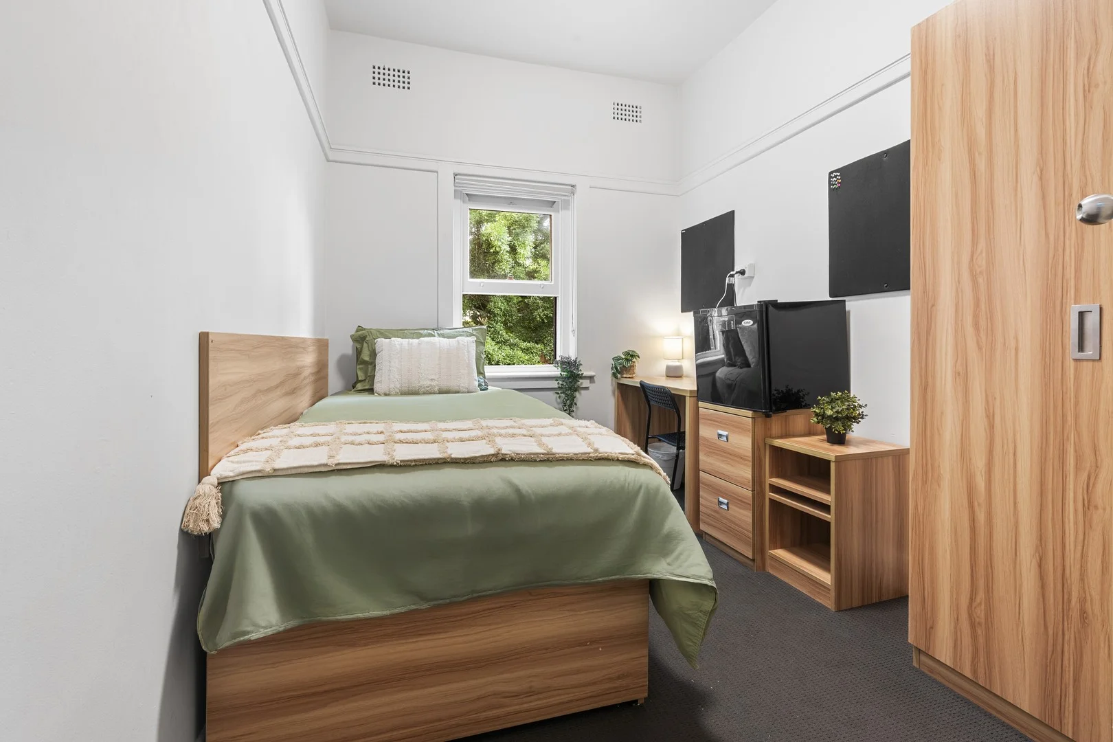 Single Room/39A Elizabeth Bay Road, Elizabeth Bay NSW 2011