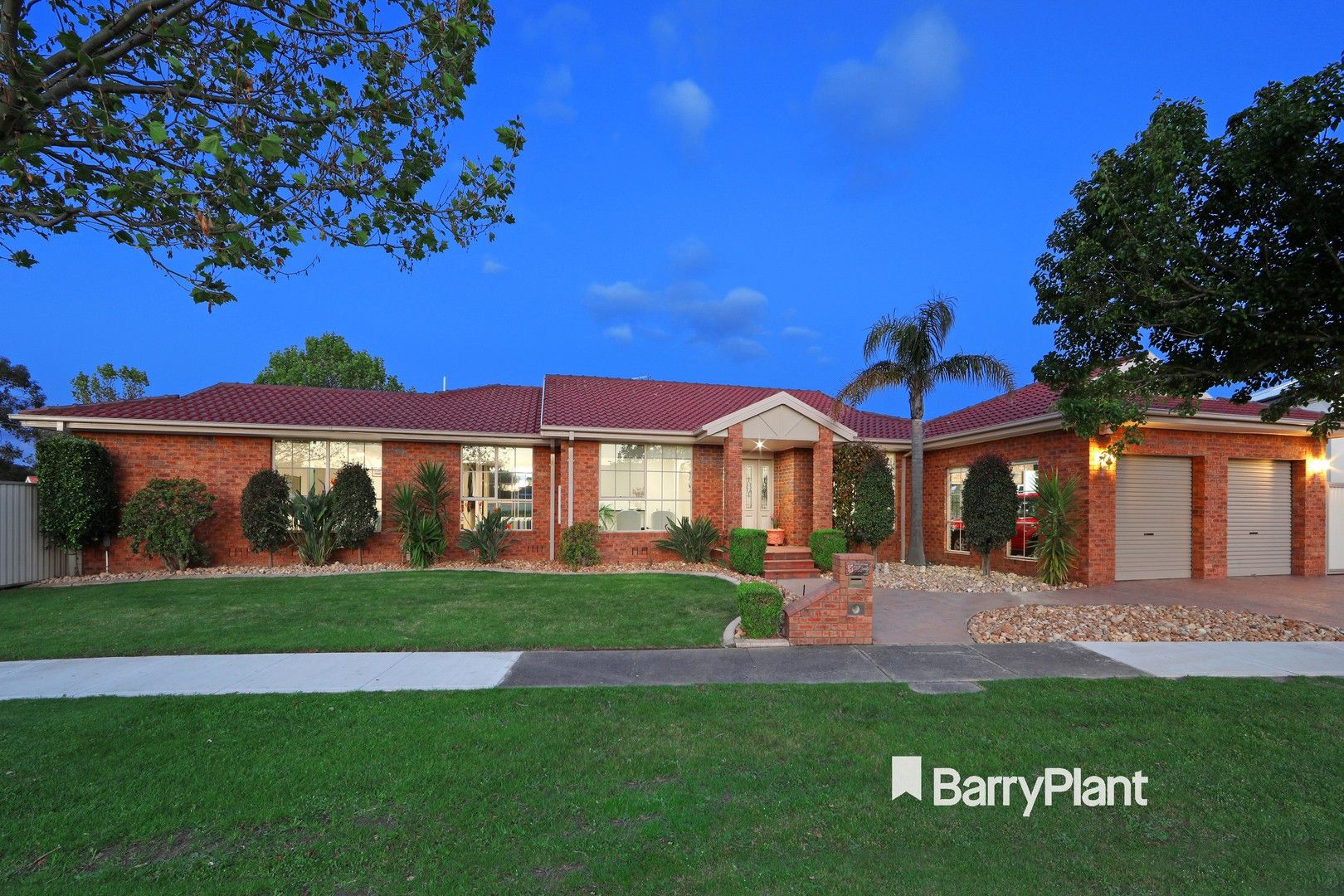 4 bedrooms House in 5 Finley Court ENDEAVOUR HILLS VIC, 3802