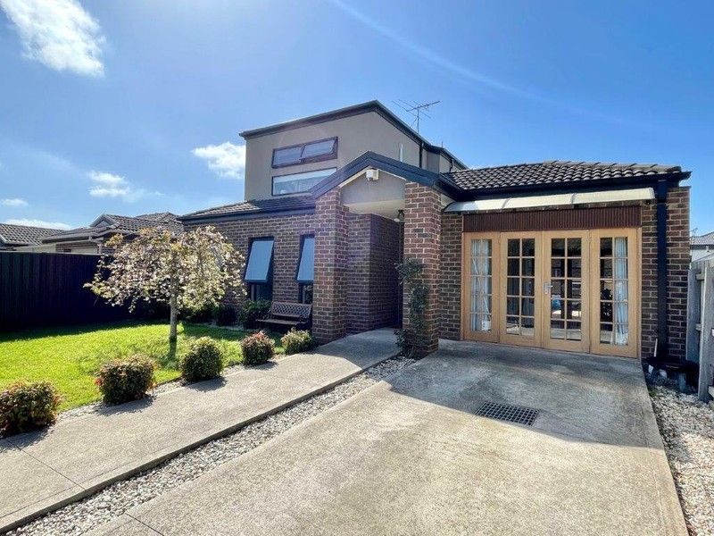 3 bedrooms Townhouse in 1/60 Fox street ST ALBANS VIC, 3021
