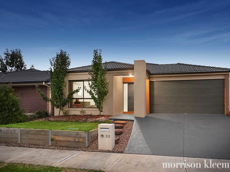 4 bedrooms House in 33 Starboard Drive DOREEN VIC, 3754