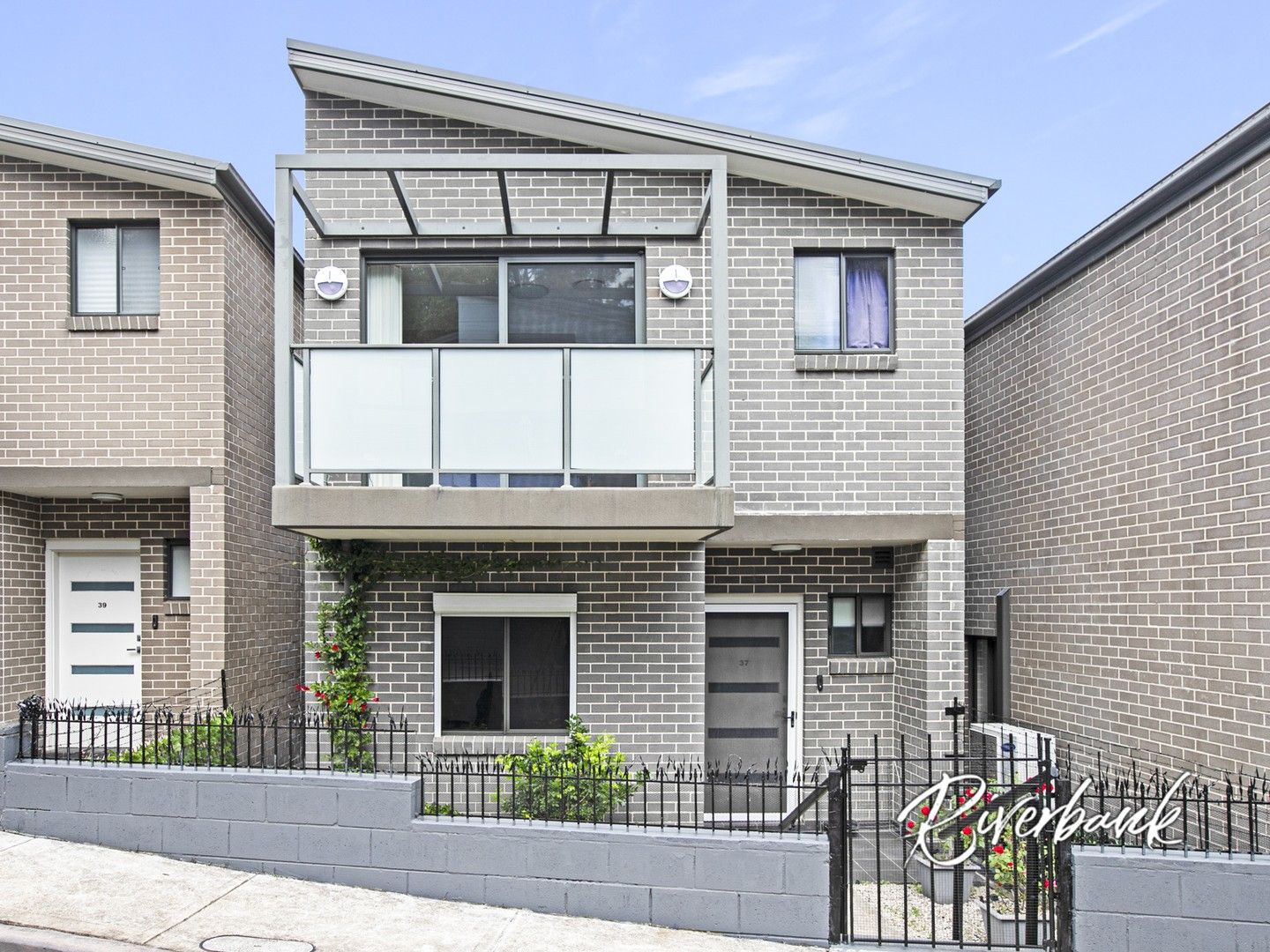 4 bedrooms House in 37 Dullai Avenue PEMULWUY NSW, 2145