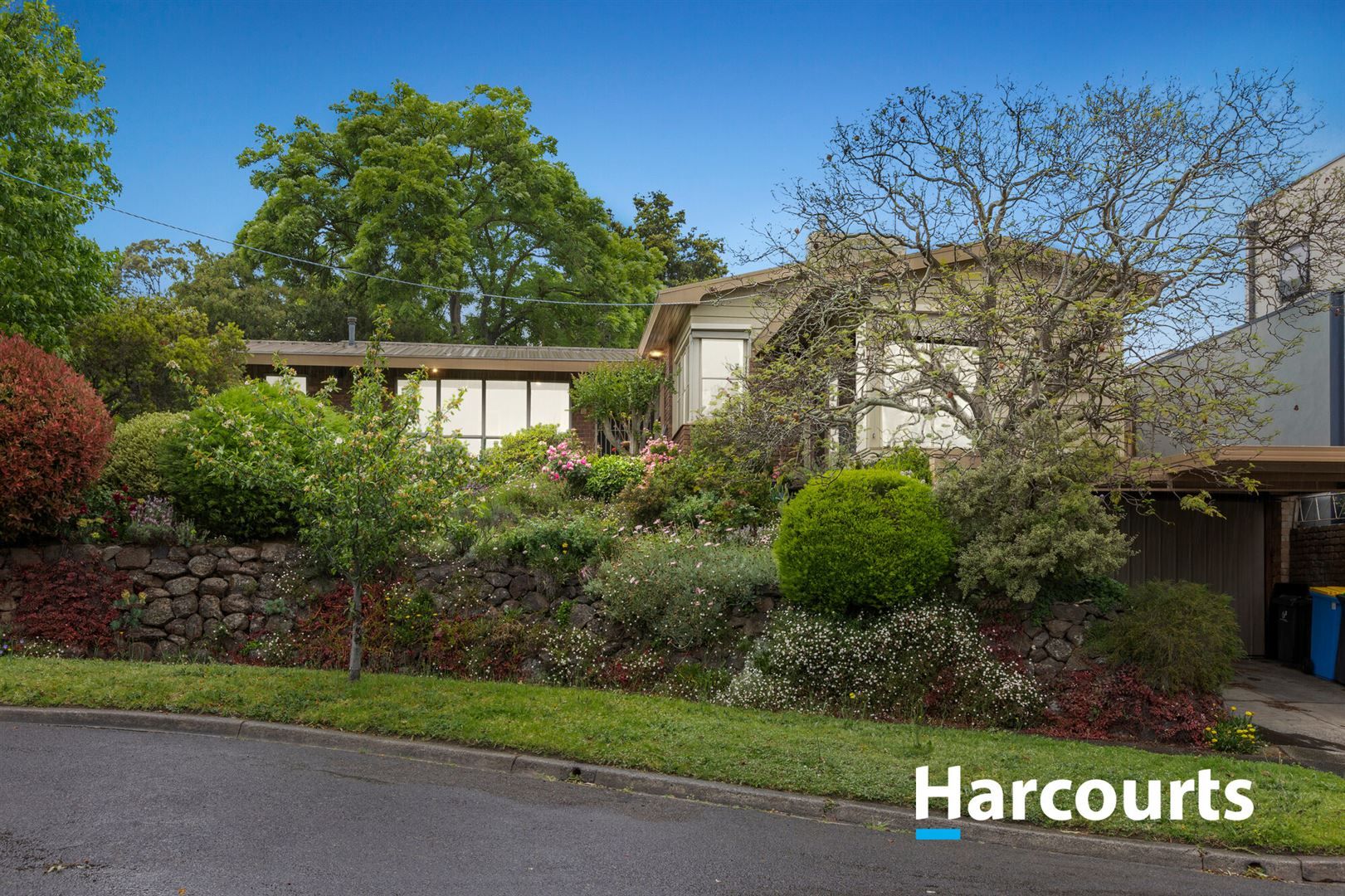 4 bedrooms House in 5 Rowallan Court BALWYN NORTH VIC, 3104