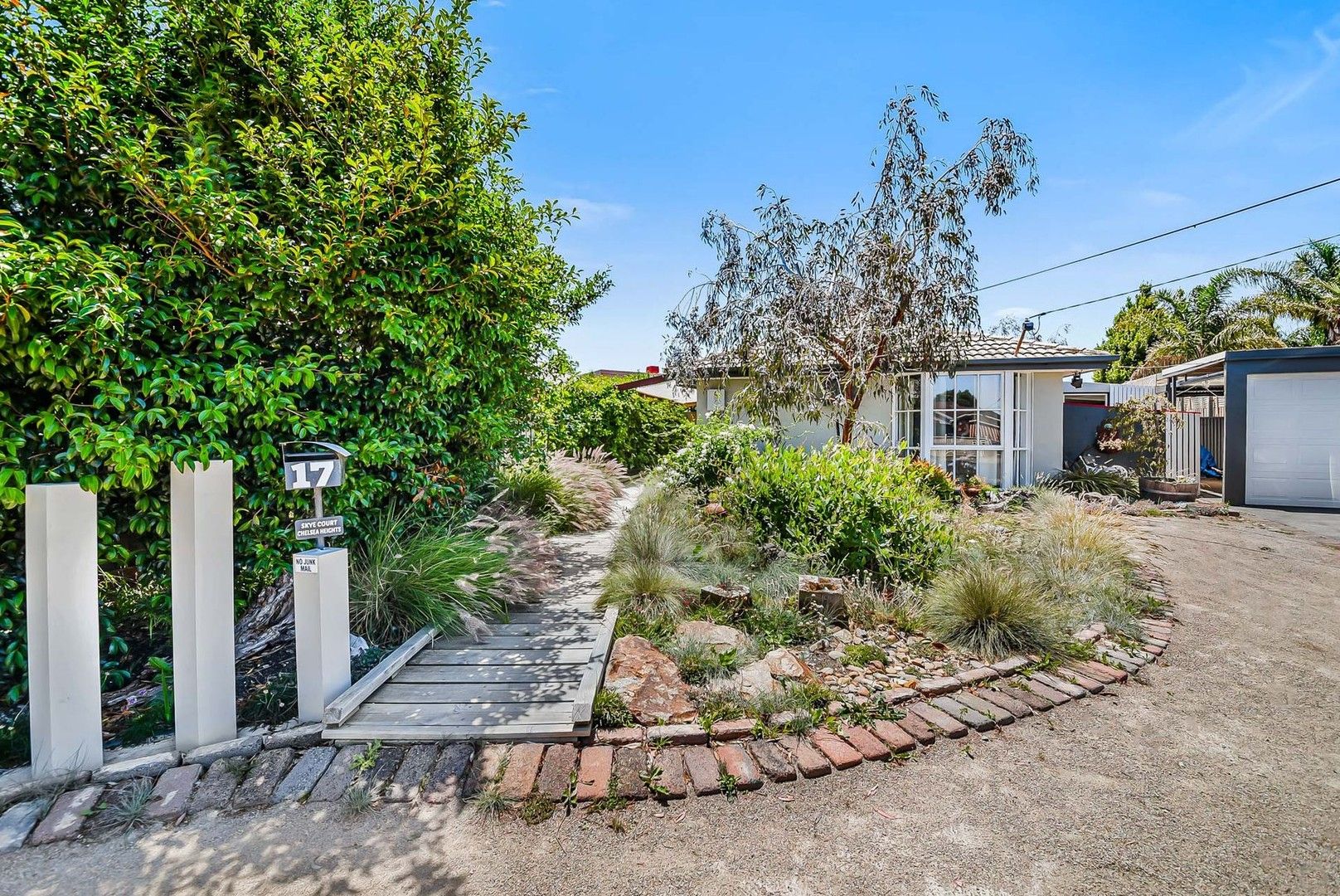 3 bedrooms House in 17 Skye Court CHELSEA HEIGHTS VIC, 3196